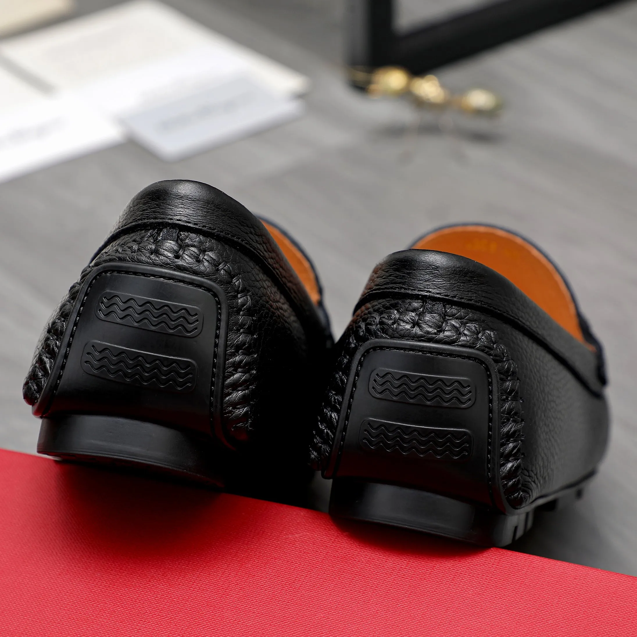 Men's shoes 💰380 Product trademark: Ferragamo "Ferragamo" casual slip-on shoes Regular size: 38-45 (45. Customized, non-returnable) Product materials: Selected pebbled cowhide upper, pigskin lining, rubber outsole